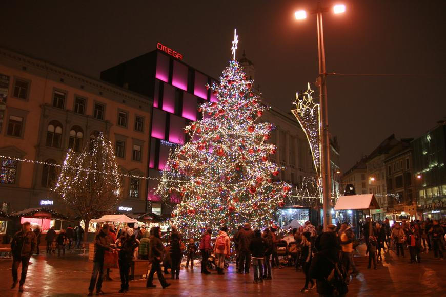 Lidé v Brně rekordně darovali kelímky, přispěli tím pěti miliony korun potřebným