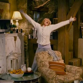 Na rozdíl od filmu nabízí reálná chata více prostoru pro hosty