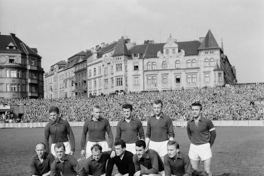 Letadlo s fotbalisty Sparty málem srazilo bouřkové peklo. Modlily se i letušky