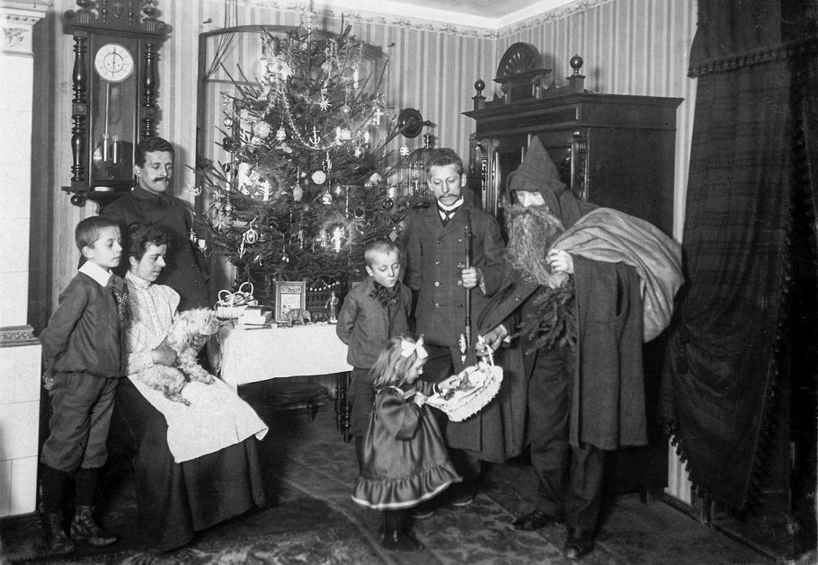 Německá rodina slaví Vánoce, Berlín, kolem roku 1910.