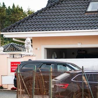 Všichni tři zadržení muži byli obviněni ze zvlášť závažné organizované drogové činnosti.