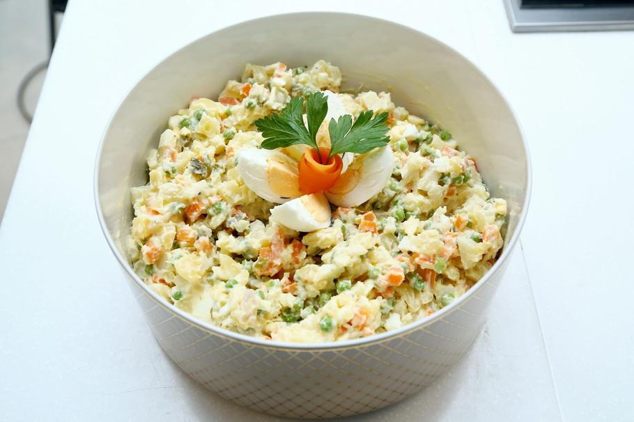 Ačkoliv je bramborový salát dnes brán jako naprostá klasika, jeho historie je překvapivě krátká.