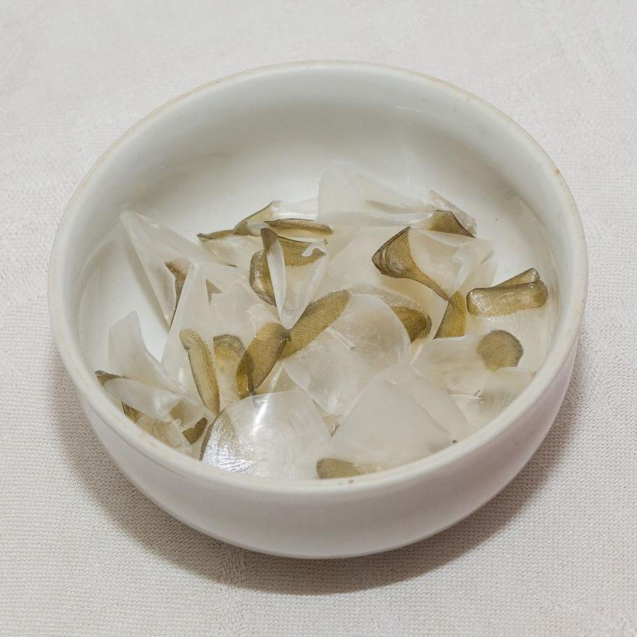 Na stole nesměly chybět šupiny.