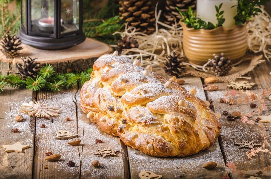 Vánočka patří k nejstarším českým vánočním tradicím - už ve středověku byla obřadním chlebem.