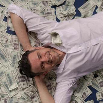 Máte pocit, že peníze se u vás dlouho neohřejí? Podle různých tradic a pověr může hrát roli i to, co nosíte v peněžence nebo v kapse.