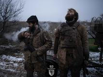 Tohle jsou nejnovější hrdinové ukrajinské veřejnosti (zleva): pěšáci Denys „Bars“ a Dmytro „K2“ se právě vrátili z pozice poblíž města Kostiantynivka, kde odříznuti strávili v první linii neuvěřitelných 130 dní.