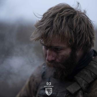 „Nelitoval jsem ani jediného dne, že jsem skončil právě tady,“ říká Dmytro. Za těch 130 dnů zažili několik střetů s útočícími Rusy. Zlikvidovali sedm nepřátelských bojovníků. 