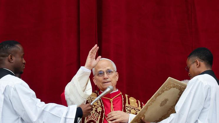 Papež Lev XIV. ve čtvrtek v tradičním poselství Městu a světu (Urbi et orbi) vyzval k míru na Ukrajině i v dalších ozbrojených konfliktech ve světě a k solidaritě s migranty či s oběťmi přírodních katastrof.