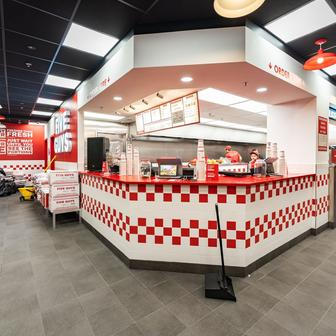 Five Guys, fastfood, jídlo, hamburger, burger, hranolky, gastronomie, Praha