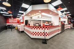 Five Guys, fastfood, jídlo, hamburger, burger, hranolky, gastronomie, Praha