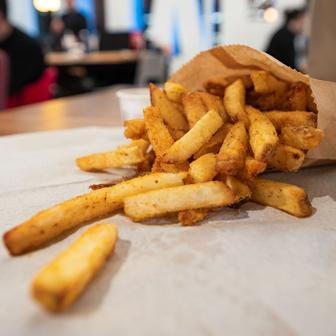 Five Guys, fastfood, jídlo, hamburger, burger, hranolky, gastronomie, Praha