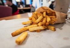 Five Guys, fastfood, jídlo, hamburger, burger, hranolky, gastronomie, Praha