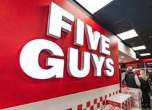 Five Guys, fastfood, jídlo, hamburger, burger, hranolky, gastronomie, Praha
