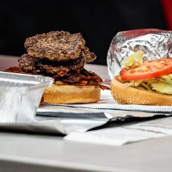 Five Guys, fastfood, jídlo, hamburger, burger, hranolky, gastronomie, Praha