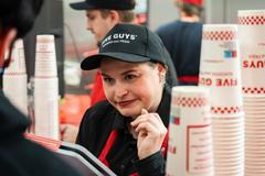 Five Guys, fastfood, jídlo, hamburger, burger, hranolky, gastronomie, Praha