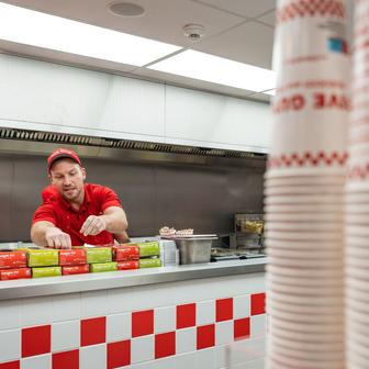 Five Guys, fastfood, jídlo, hamburger, burger, hranolky, gastronomie, Praha