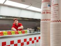 Five Guys, fastfood, jídlo, hamburger, burger, hranolky, gastronomie, Praha