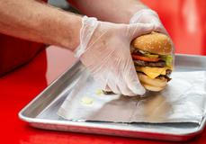 Five Guys, fastfood, jídlo, hamburger, burger, hranolky, gastronomie, Praha