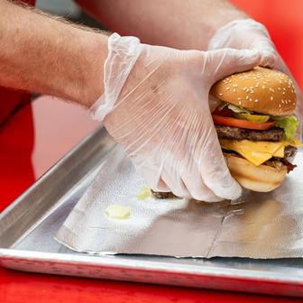 Five Guys, fastfood, jídlo, hamburger, burger, hranolky, gastronomie, Praha