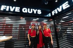 Five Guys, fastfood, jídlo, hamburger, burger, hranolky, gastronomie, Praha