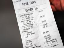 Five Guys, fastfood, jídlo, hamburger, burger, hranolky, gastronomie, Praha