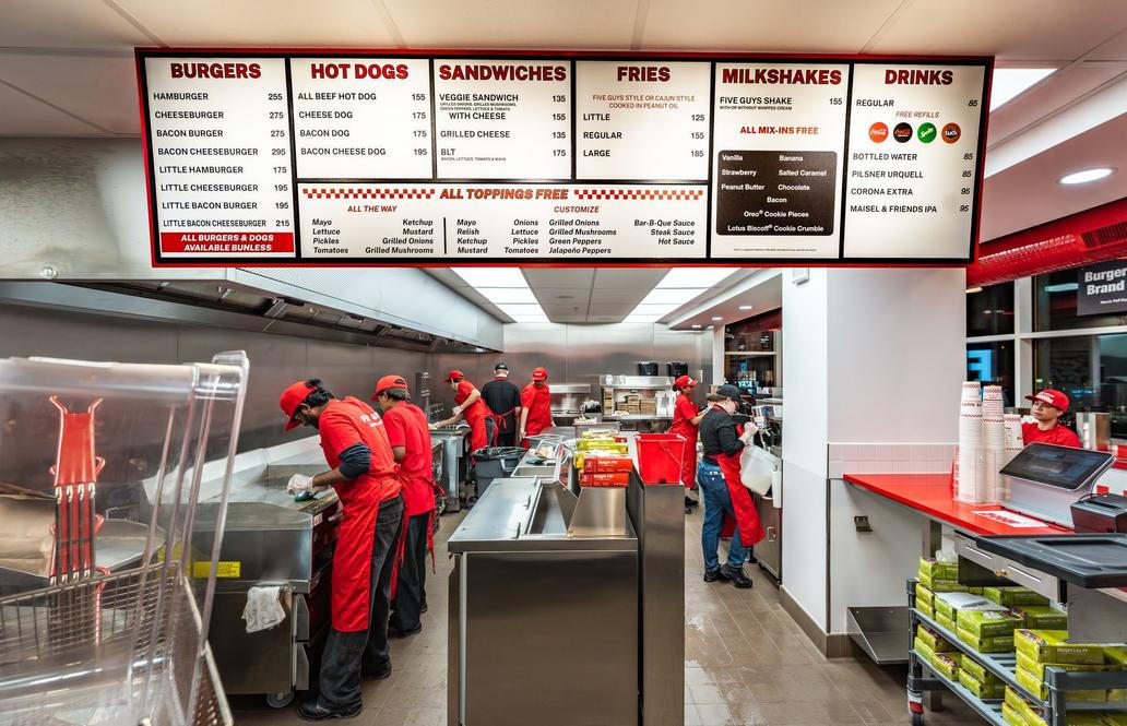 Five Guys, fastfood, jídlo, hamburger, burger, hranolky, gastronomie, Praha