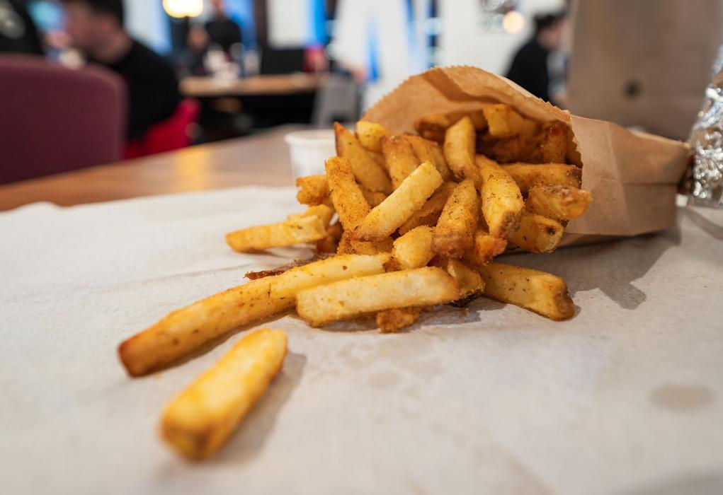 Five Guys, fastfood, jídlo, hamburger, burger, hranolky, gastronomie, Praha