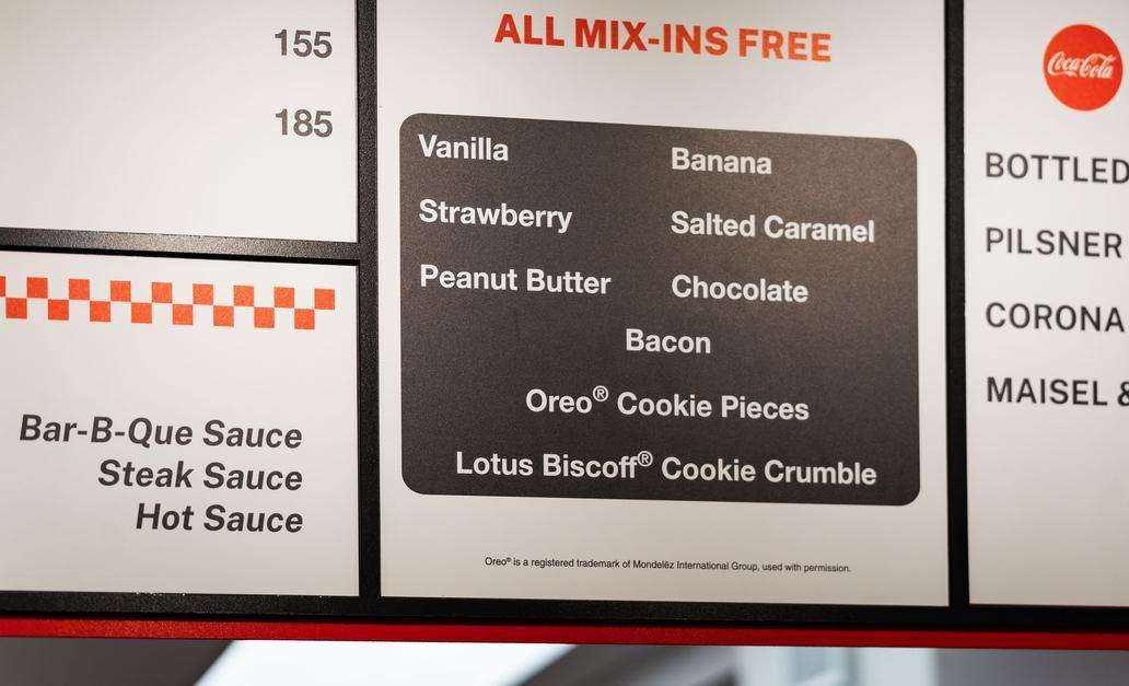 Five Guys, fastfood, jídlo, hamburger, burger, hranolky, gastronomie, Praha