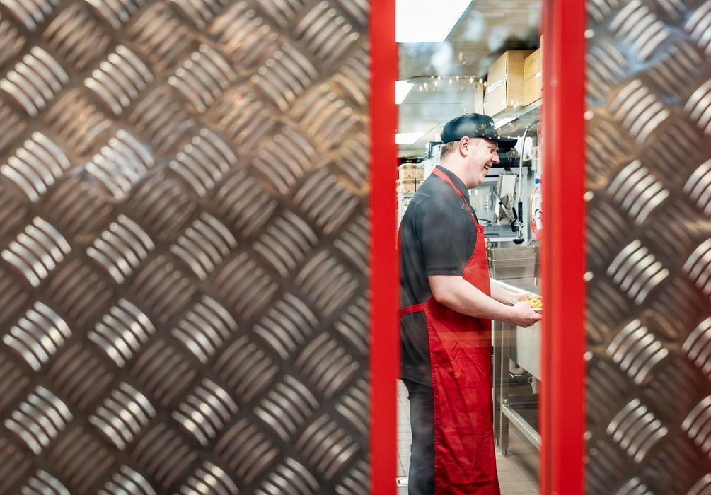 Five Guys, fastfood, jídlo, hamburger, burger, hranolky, gastronomie, Praha