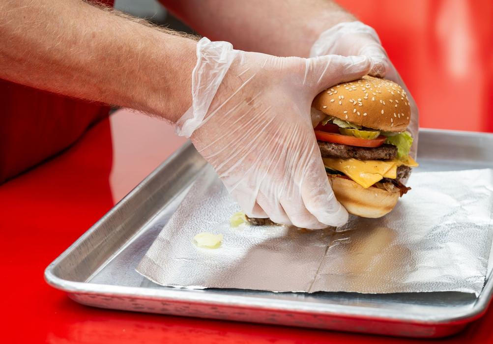 Five Guys, fastfood, jídlo, hamburger, burger, hranolky, gastronomie, Praha