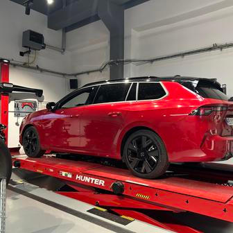 Vzali jsme Opel Astra Sports Tourer Electric na diagnostiku.