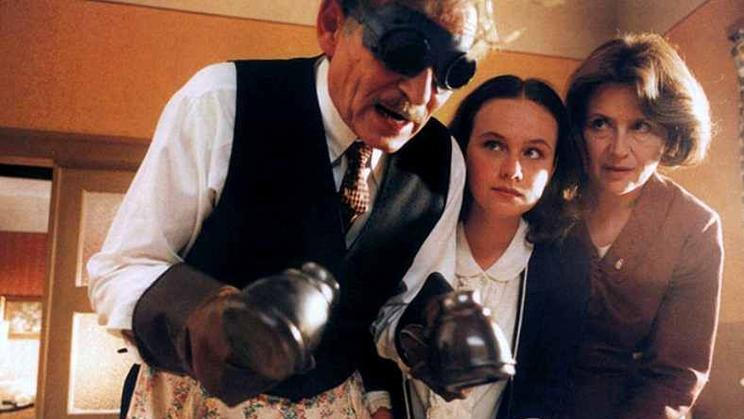 Z Pelíšků s Jiřím Kodetem, Kristýnou Badinkovou Novákovou a Emílií Vášáryovou se stala vánoční klasika.