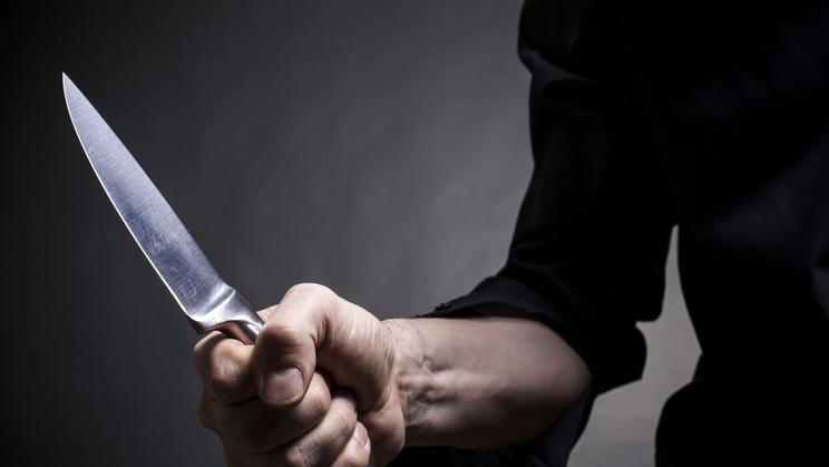 Nůž a ruka, ilustrační foto