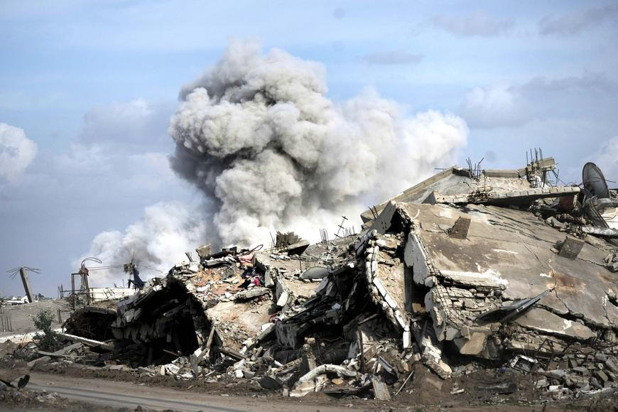 Palestinec na severu Izraele přejel muže a ubodal ženu