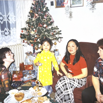 „Vietnamský Ježíšek tetě a strýcovi vždy přinese minimálně rýži, vietnamskou kávu a pivo," popsala redakci Vo Tu Anh.