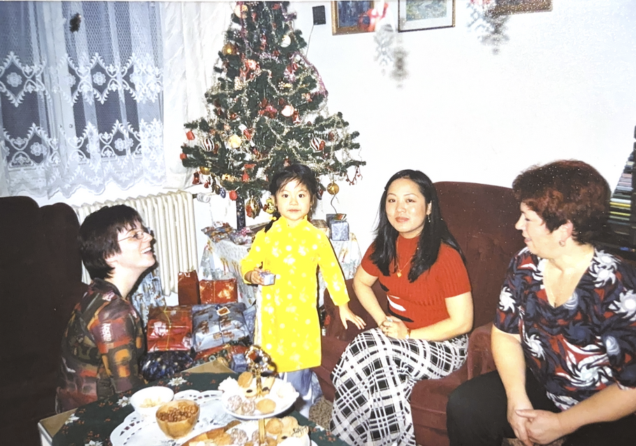 „Vietnamský Ježíšek tetě a strýcovi vždy přinese minimálně rýži, vietnamskou kávu a pivo," popsala redakci Vo Tu Anh.