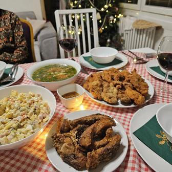 U podcasterky Thuy Duong Trinh se podával smažený kapr bez trojobalu, zato s rybí omáčkou k dochucení.