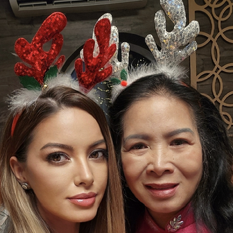 Daniela Smržová (vlevo) a Binh Smržová (vpravo)