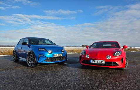Otestovali jsme dva světy automobilky Alpine: červené benzinové kupé A110 S a modrý elektrický hatchback A290 GTS.