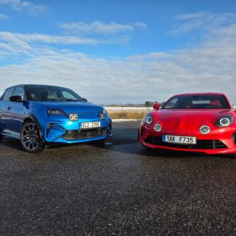 Otestovali jsme dva světy automobilky Alpine: červené benzinové kupé A110 S a modrý elektrický hatchback A290 GTS.