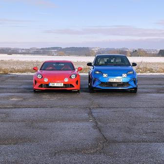 Až při postavení obou aut vedle sebe nicméně vynikne, jak moc je A290 vysoká a svým způsobem zavalitá.