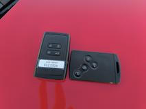 Generační je nejen srovnání designu a pohonů, ale také klíčů: vlevo A290, vpravo A110.