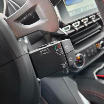 Ovládání rádia pod volantem A110 S pochází ze starých renaultů...