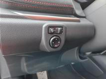 ... stejně jako třeba ovládání zrcátek vlevo od volantu.