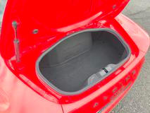 Malý zavazadlový prostor má 190 litrů, vejde se tam třeba batoh nebo menší nákup.