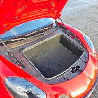 Prostor pro třeba značková zavazadla je i vpředu.