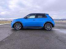 Na délku má A290 pod čtyři metry, pořád je ale pětidveřová.