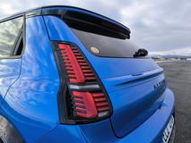 Že spolu s R5 získala A290 titul evropského Auta roku, připomíná nálepka na zadním okně.