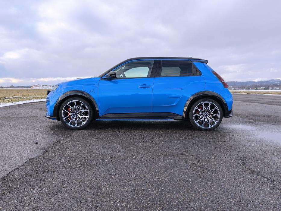 Na délku má A290 pod čtyři metry, pořád je ale pětidveřová.