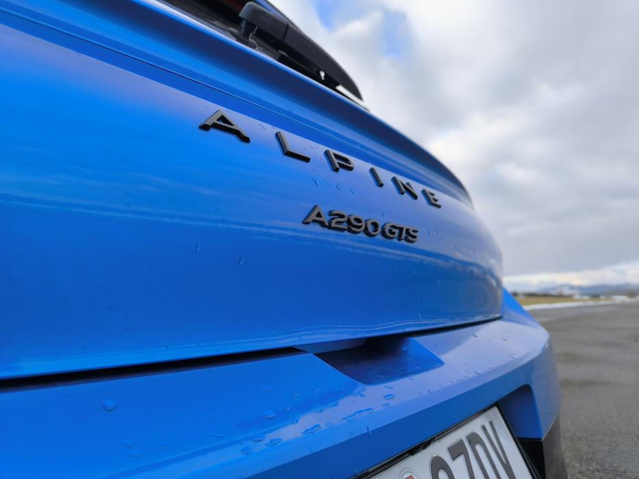 Verze GTS je vyjma úvodní limitované série Premiere Edition tou vůbec nejvyšší, stojí od 1 125 000 korun.